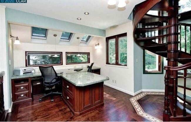 Building Photo - 136 El Centro