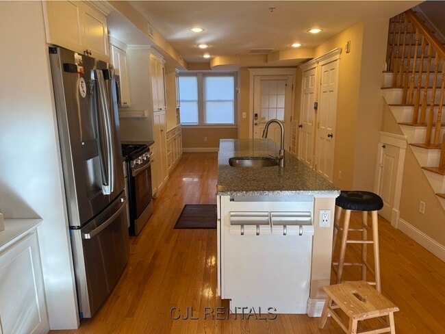 Building Photo - 4 Sherman Ct