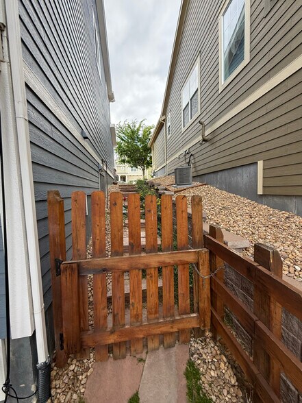 Building Photo - 8610 Zircon Way