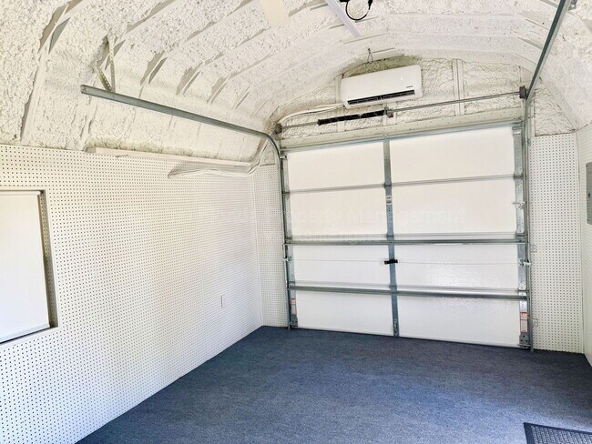 Building Photo - 5243 W Lake Butler Rd