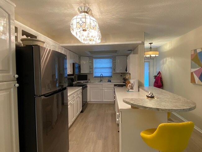 Building Photo - 2929 SE Ocean Blvd