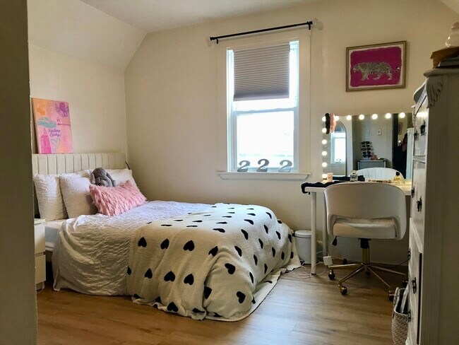 Building Photo - 79 Cushing St