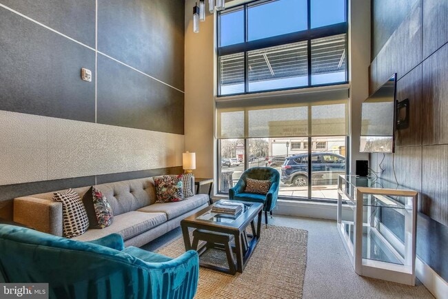 Building Photo - 989 S Buchanan St