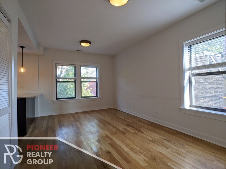 Building Photo - 2203 W Eastwood Ave