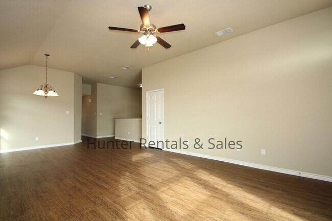 Building Photo - Spacious 2-bedroom!!!