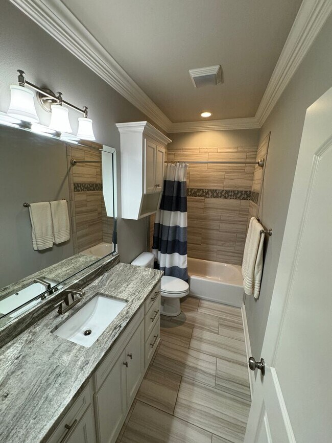 Building Photo - 629 Dumaine Dr