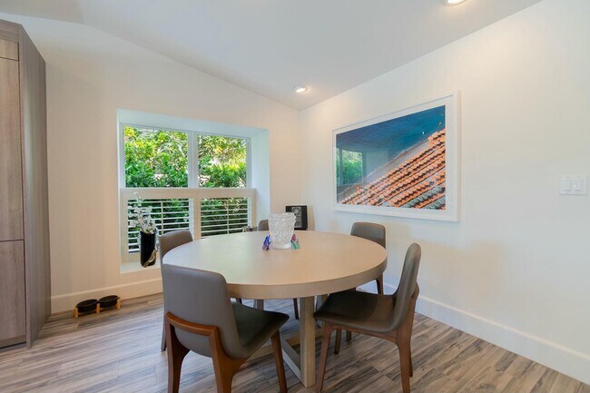 Building Photo - 2291 Las Casitas Dr