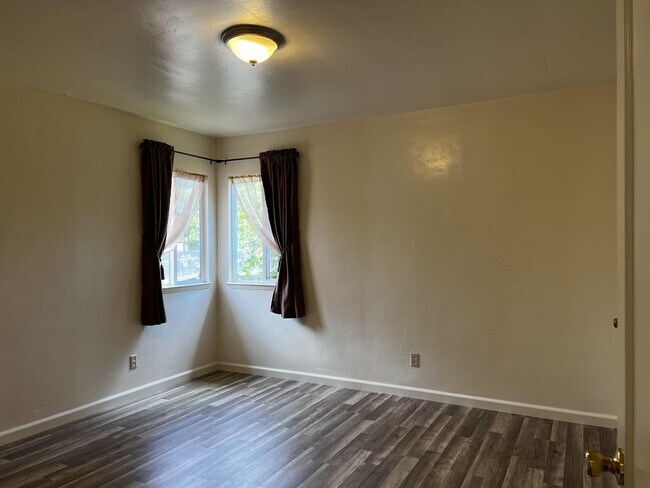 Building Photo - 1120 Austin Way