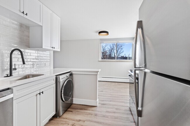 Building Photo - The Liston