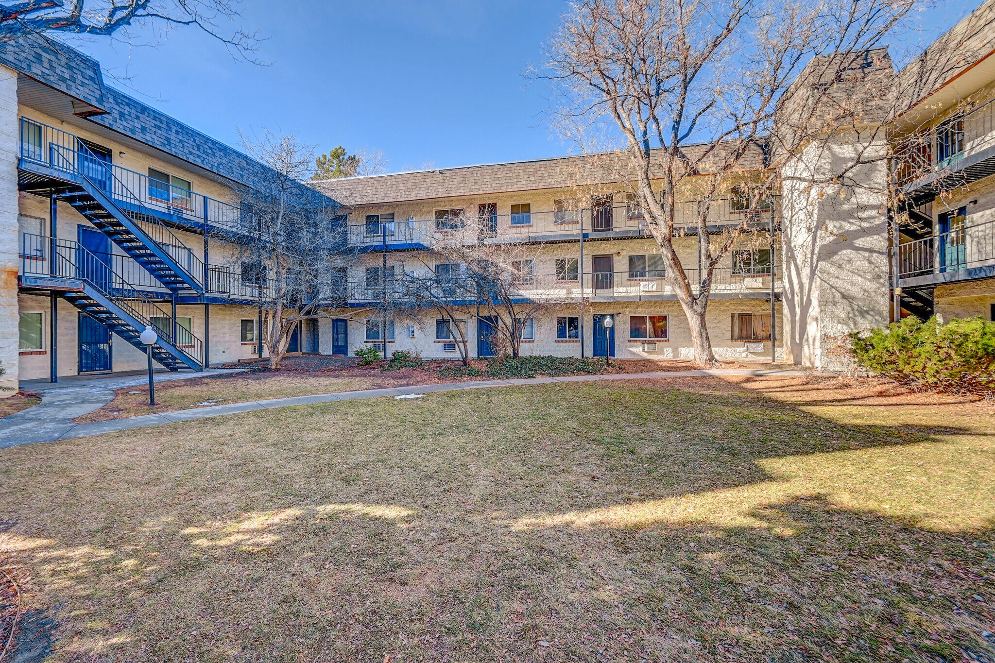 Building Photo - 5770 E Warren Ave