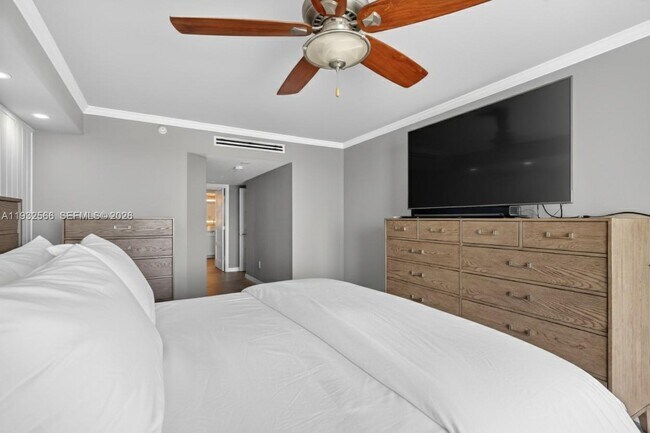 Building Photo - 16711 Collins Ave