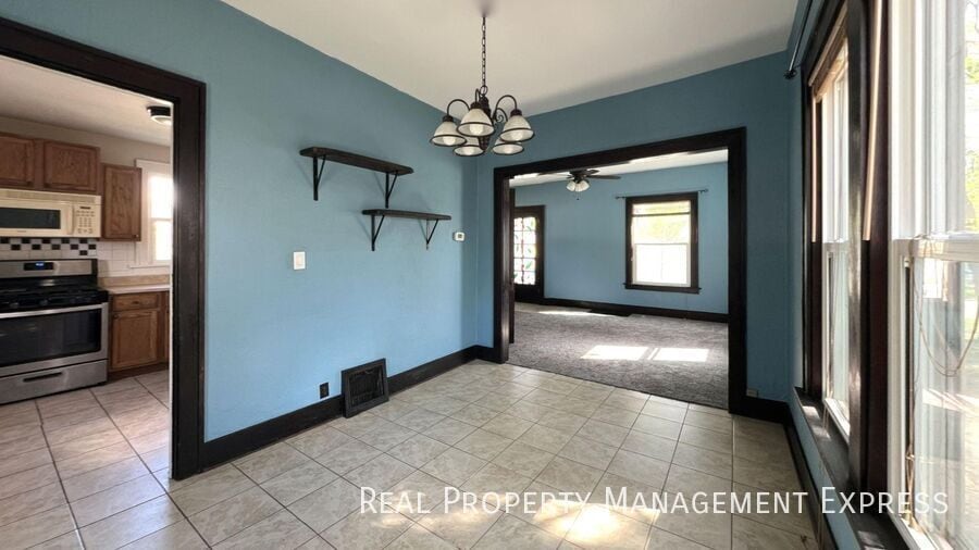 Building Photo - 3 Bedroom 1 Bathroom Home For Rent In Sioux Falls