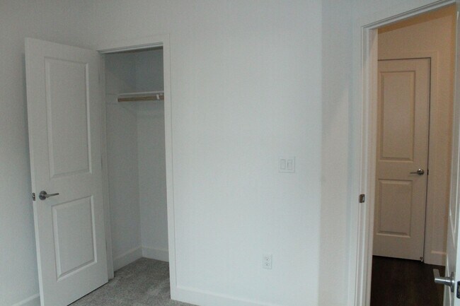 Building Photo - ***PENDING*** 4 Bedroom / 3 Bath House with Solar in San Marco Community-Close to Bart!