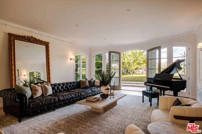 Building Photo - 18875 Pasadero Dr