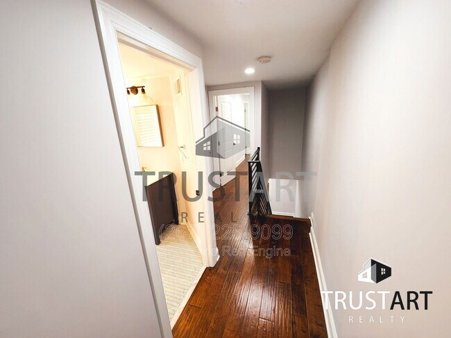 Building Photo - 2225 N Hancock St