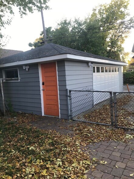 Building Photo - 3016 Harriet Ave