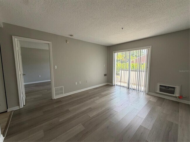 Building Photo - 406 S Cedar Ave