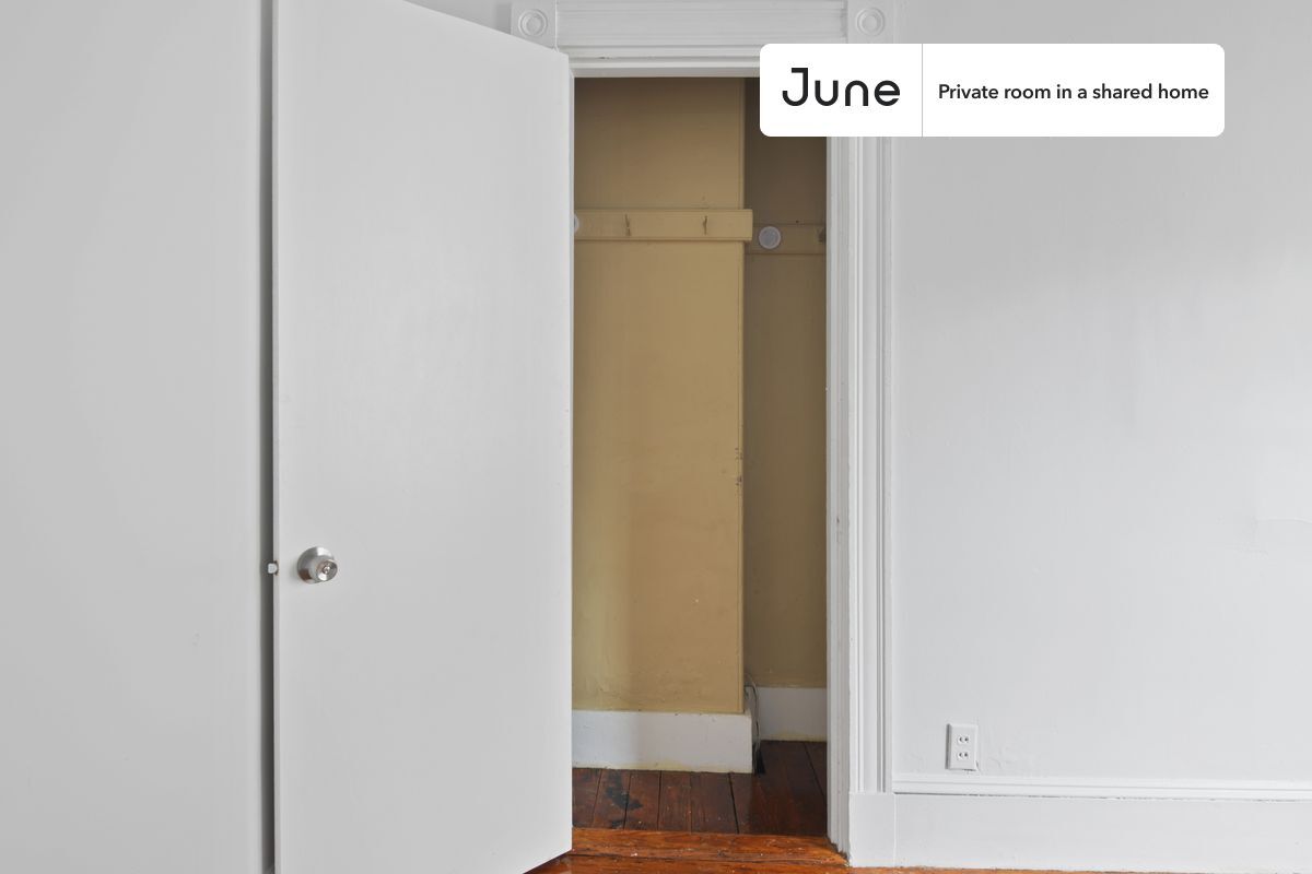 Building Photo - Room in Shared 6 bed/2 bath home in Allston