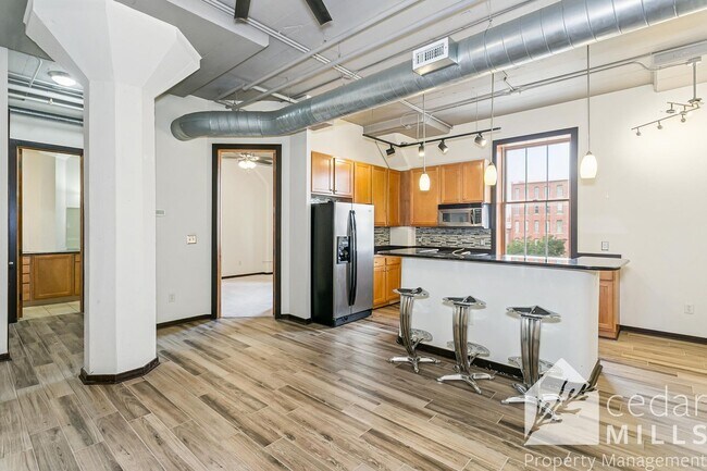 Building Photo - Lofts at St. Francis! 2 bed/2 bath for rent