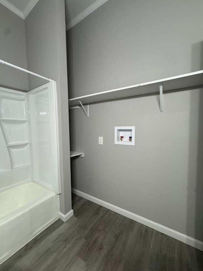 Building Photo - One bedroom in Monroe!