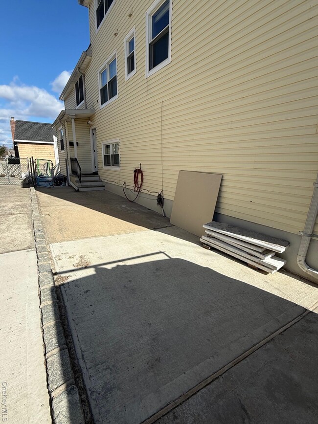 Building Photo - 215-15 17th Ave