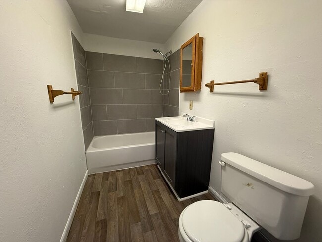 Building Photo - 3 bed, 1.5 bath home for lease!