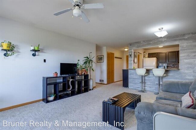 Building Photo - 1 br, 1 bath House - 102 Prairie Heights D...