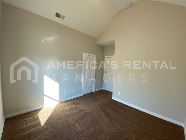 Building Photo - 308 Lakewood Ln