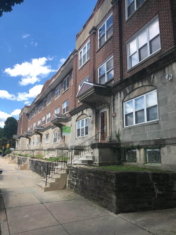 Building Photo - 406 W Walnut Ln
