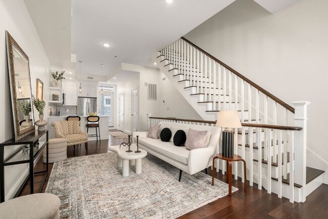 Building Photo - 162 Clark St