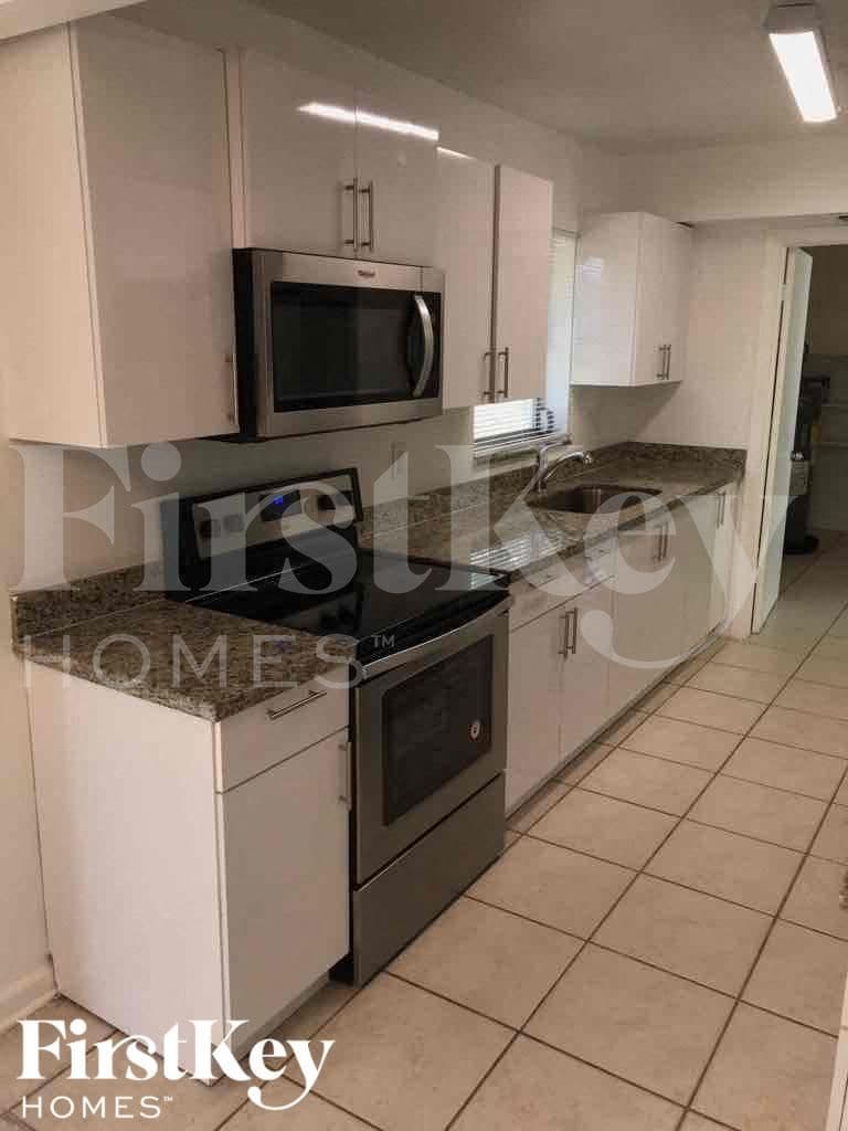 Building Photo - 844 Date Palm Dr