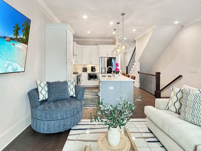 Building Photo - 401 Upper E Ave