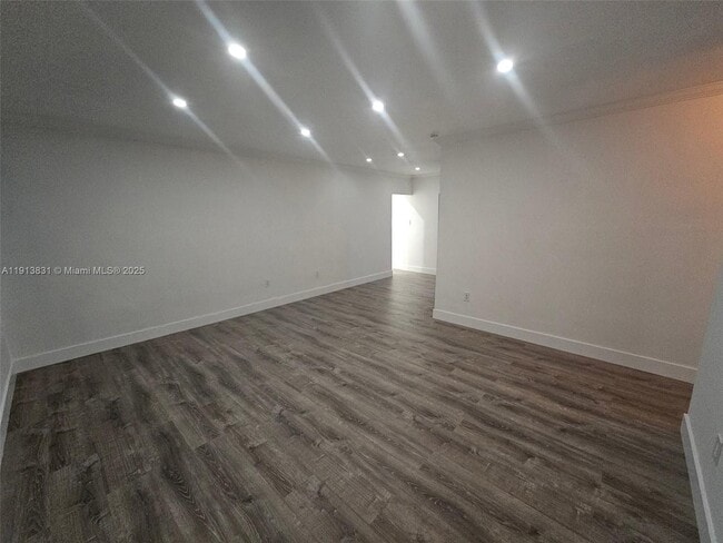 Building Photo - 425 NE 109th St