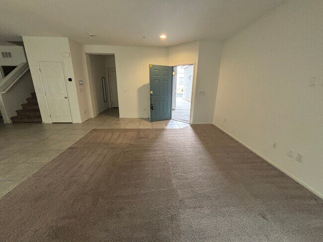 Building Photo - Beautiful Gated 3-Bed, 2.5-Bath Townhome in North Las Vegas!
