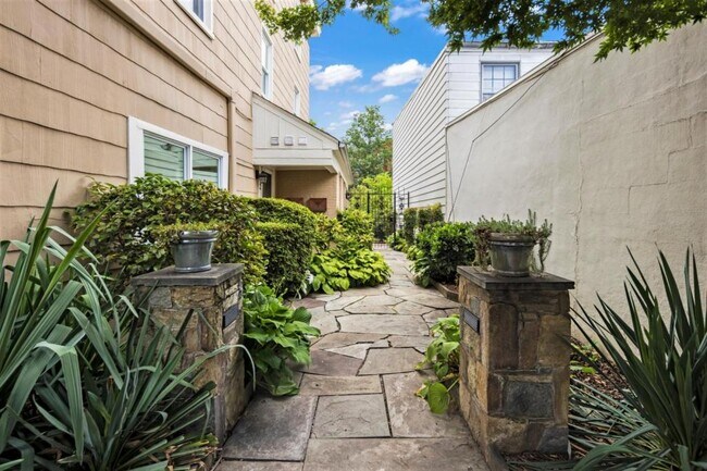 Building Photo - 311 A St NE