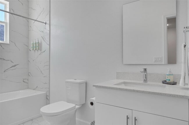Building Photo - 395 Famagusta Dr