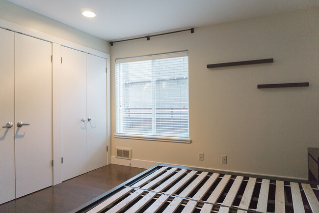 Building Photo - 1711 E Olive Way