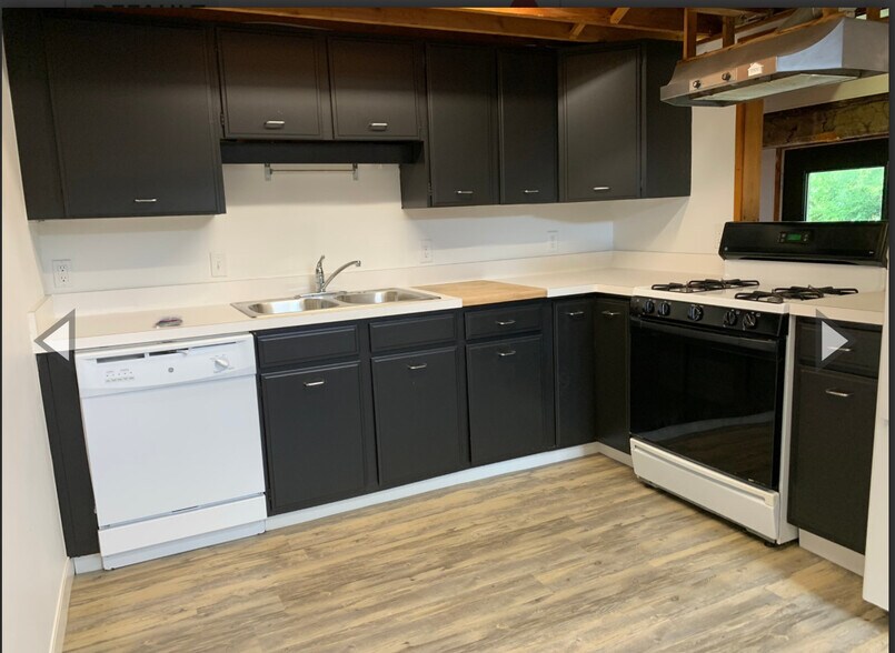 Building Photo - 1048 Danby Rd