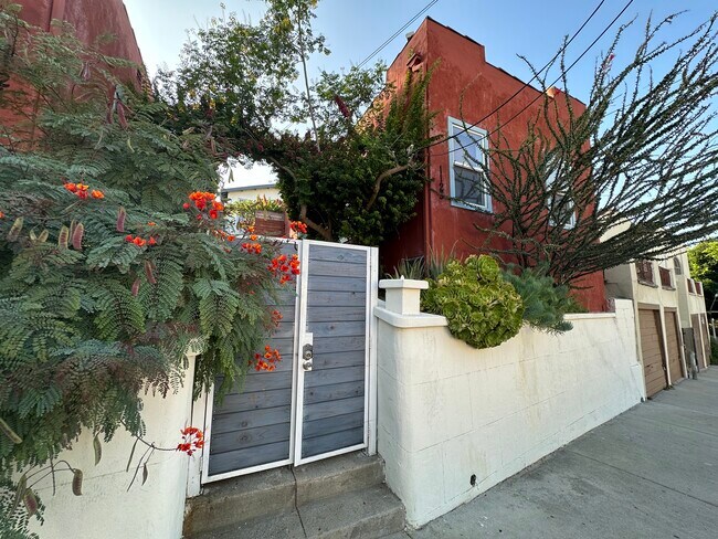 Primary Photo - 1123 Laveta Terrace