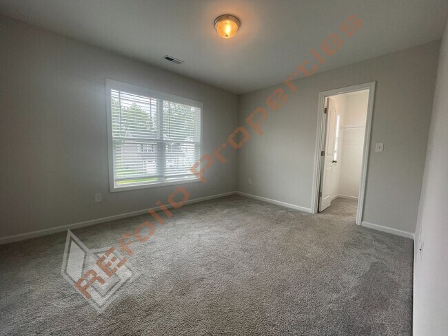 Building Photo - Beautiful 4BD 2.5BA Home w/Primary Suite o...