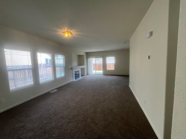 Building Photo - Beautiful 3 Bed, 2 Bath Home with 2-Car Garage in Desirable Sparks Neighborhood