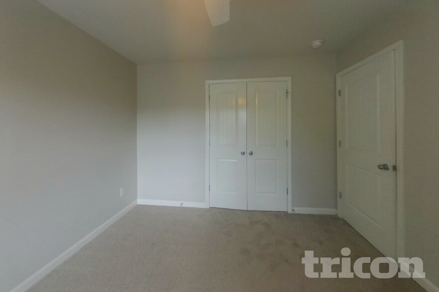 Building Photo - 142 Daisy Cir