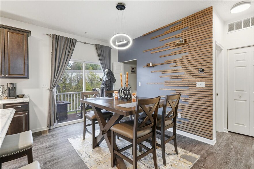 Building Photo - 1501 Canterbury Dr