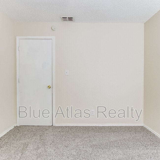 Building Photo - 8133 Foxfire Ln