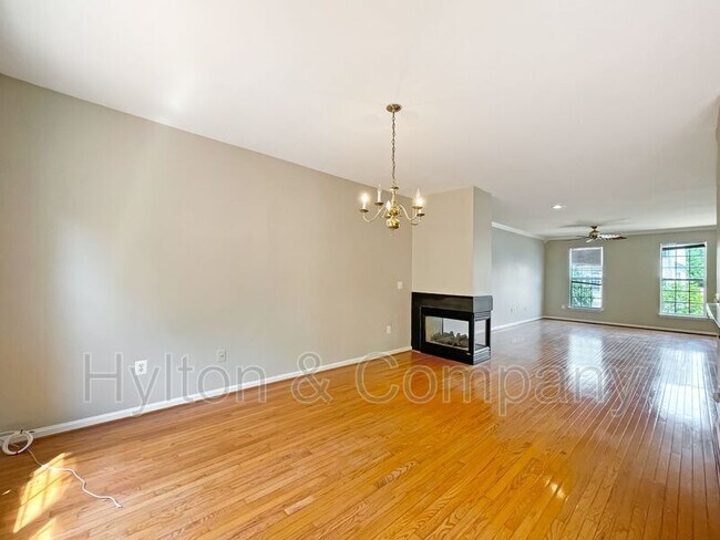 Building Photo - 15716 Palermo Terrace