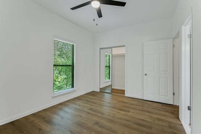 Building Photo - 1307 Kinney Ave