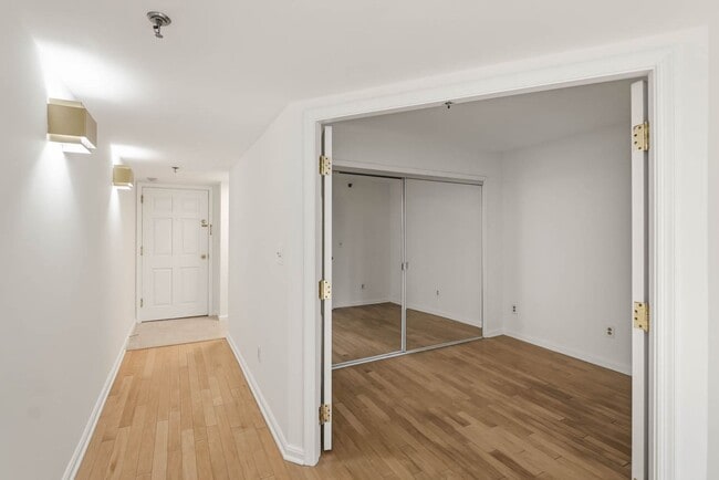 Building Photo - Penn Quarter Condo