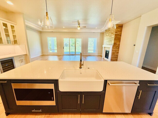 Building Photo - Modern Farmhouse in Cartwright Ranch
