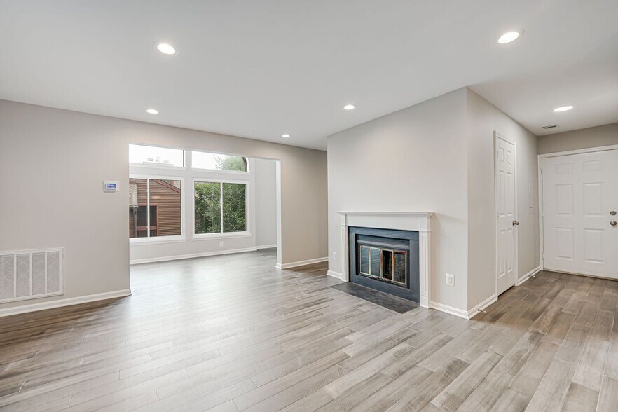 Building Photo - 2815 Lee Oaks Ct