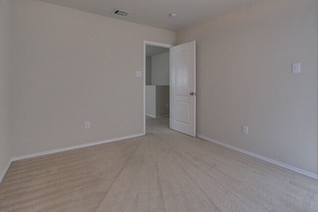 Building Photo - 552 Crystal Springs Dr